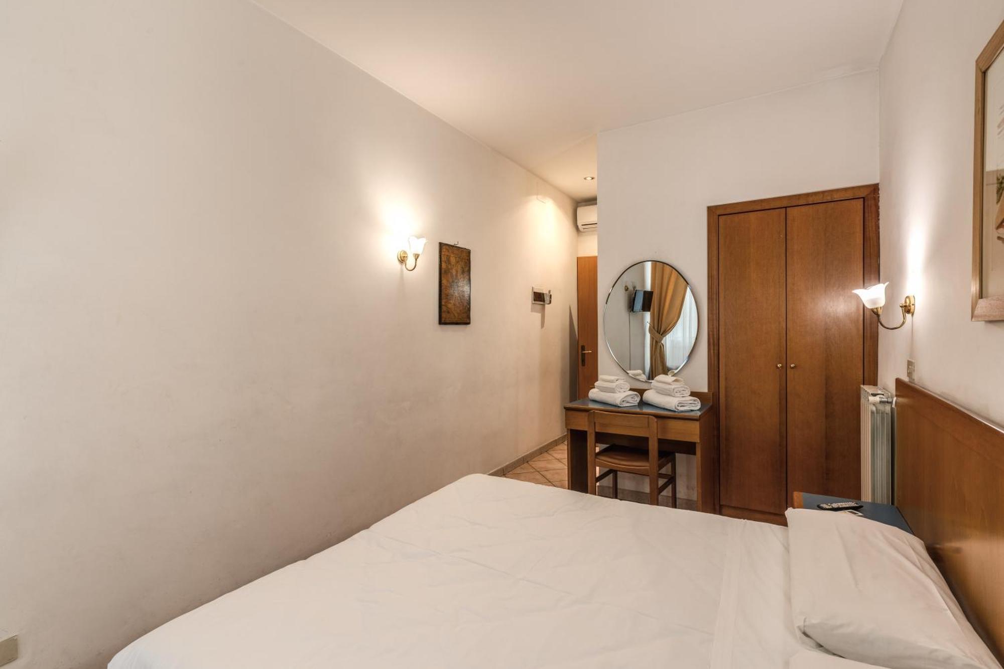 Hotel Pomezia Roma Esterno foto